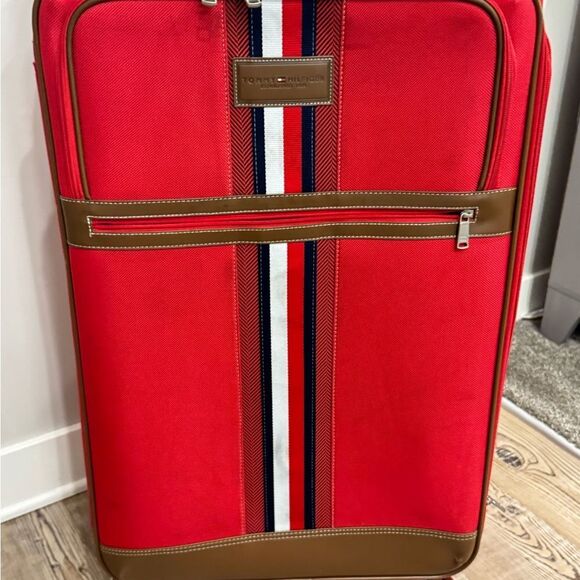 Tommy Hilfiger Logan 28" Softside Spinner, luggage, suitcase travel bag - Picture 3 of 16